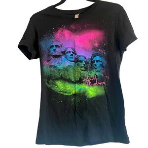 Mount Rushmore Graphics Tee XL